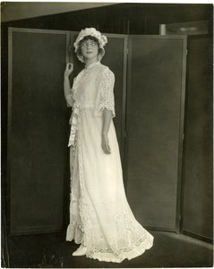 Franklin Suvoir ?, Sommernachthemd aus Marquisette und Spitze, ca. 1905-11 von Jessie Tarbox Beals