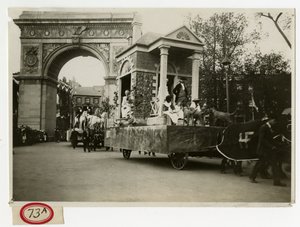 Historische Parade Koloniales Heim Wagen Nr. 27 von Jessie Tarbox Beals