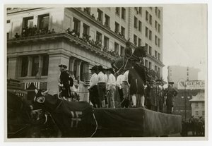 Historischer Paradewagen Nr. 31, Zerstörung der Statue von George III von Jessie Tarbox Beals