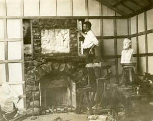 Karl Bitter (Bildhauer) baut seinen Kamin selbst von Jessie Tarbox Beals