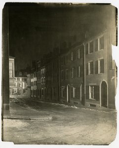 Blick auf die West Cedar Street, wo sie endet und von der Chestnut St gekreuzt wird, Boston, USA, ca. 1902-10 von Jessie Tarbox Beals