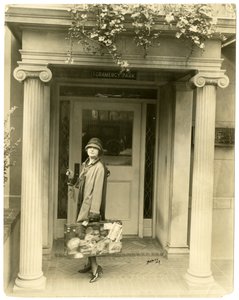 Mabel Herbert Urner, Autorin von Helen & Warren bereit für die Reise nach Europa, ca. 1905-40 von Jessie Tarbox Beals