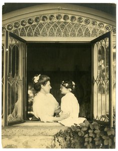Mrs Ernest Thompson Seton und Tochter Ann von Jessie Tarbox Beals