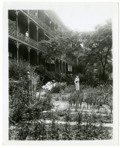 Rhinelander House Gärten, W 11th St, Greenwich Village, New York, USA von Jessie Tarbox Beals