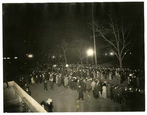 Suffrage Parade, Greenwich Village, New York, USA von Jessie Tarbox Beals