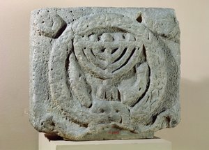 Relief mit Menora, aus Umm Qeis (Antikes Gadara) Jordanien