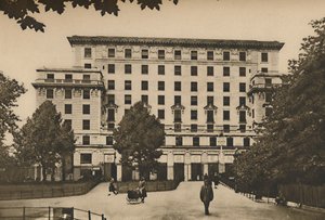 Bergmassiv aus Mauerwerk auf dem wertvollsten Gelände des Westens, um 1935 von Joel