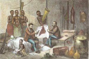 Dr. David Livingstone (1813-73) und Mr. Henry Morton Stanley (1841-1904) erhalten Zeitungen in Zentralafrika, graviert von Pearson (spätere Kolorierung)
