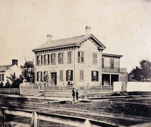Abraham Lincoln vor seinem Haus in Springfield, Massachusetts, ca. 1860er-1870er Jahre