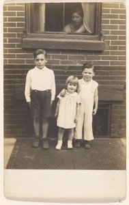 [Porträt von drei Kindern] von John Frank Keith