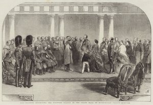 Ihre Majestät inspiziert die verwundeten Wachen in der großen Halle des Buckingham Palace von John Gilbert