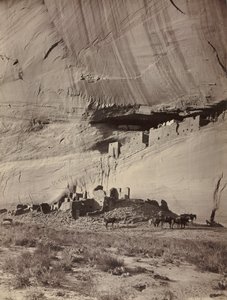 Ruinen der Klippenwohnungen, Cañon de Chelly, Arizona, ca. 1879-1881 von John K. Hillers