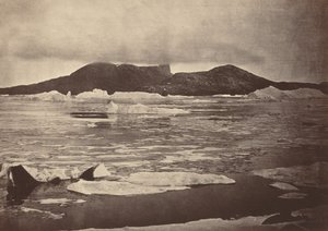 Die Arktischen Regionen: Nr. 92.* Der Teufelsdaumen teilweise in Nebel gehüllt, mit dem ersten Treibeis aus dem Pack, das zum Land gedrängt wurde, aus dem wir durch einen schmalen Kanal entkamen; wären wir eingeschlossen worden, hätten wir...