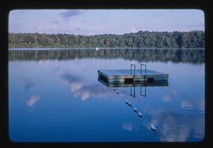 Menges Sandteich, Menges Lakeside Resort, Livingston Manor, New York, USA von John Margolies
