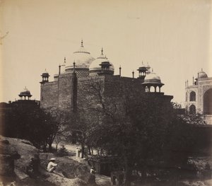 Taj Mahal, Rückansicht des Ruhehauses, mit Figur, ca. 1858-1862
