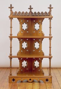 Geschnitztes und vergoldetes gotisches Eckregal, ca. 1860 (Walnussholz)