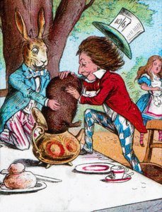 Der verrückte Hutmacher und der März-Hase versuchen, das Murmeltier in eine Teekanne zu stecken, um 1910 von John Tenniel