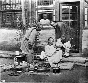 China, der Trödler oder der Kunstliebhaber, um 1870 (Foto) von John Thomson