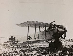 Album "Meine weltkriegs - Erinnerungen Südwestfront (Kärnten, Italien, Südtirol) 31/03/1915-12/11/1918 - Josef Zohles Wien": Österreichisches Flugzeug von Josef Zohles