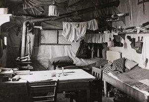 Album "Meine Weltkriegs-Erinnerungen Südwestfront (Kärnten, Italien, Südtirol) 31/03/1915-12/11/1918 - Josef Zohles Wien": Offiziere in Unterkünften