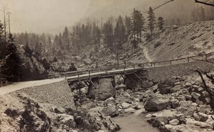Album "Meine Weltkriegs-Erinnerungen Südwestfront (Kärnten, Italien, Südtirol) 31.03.1915-12.11.1918 - Josef Zohles Wien": Militärbrücke über den Fluss (s/w Foto) von Josef Zohles