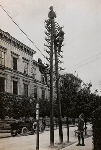 Album "Meine Weltkriegs-Erinnerungen Südwestfront (Kärnten, Italien, Südtirol) 31.03.1915-12.11.1918 - Josef Zohles Wien": Russische Gefangene bei der Arbeit (s/w Foto)