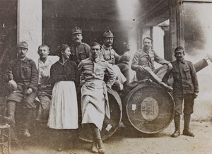 Album "Meine Weltkriegs-Erinnerungen Südwestfront (Kärnten, Italien, Südtirol) 31/03/1915-12/11/1918 - Josef Zohles Wien": Gruppenporträt vor