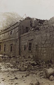 Album "Meine Weltkriegs-Erinnerungen Südwestfront (Kärnten, Italien, Südtirol) 31/03/1915-12/11/1918 - Josef Zohles Wien": Trümmer einer Fabrik von Josef Zohles