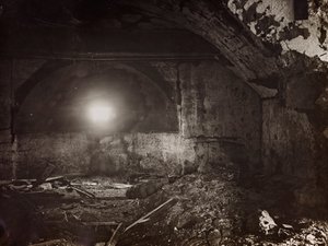 Album "Meine weltkriegs - Erinnerungen Südwestfront (Kärnten, Italien, Südtirol) 31/03/1915-12/11/1918 - Josef Zohles Wien": Trümmer einer Fabrik