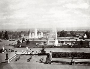 Der Kristallpalast in London: Terrassen und Brunnen, ca. 1870 (s/w Foto) von Joseph Paxton