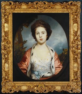Porträt von Esther, Lady Wray, in einem weißen Kleid, einem goldenen und rosa Hermelinmantel, eine Landschaft im Hintergrund