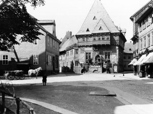Ein altes Hotel am Marktplatz, Goslar, ca. 1910 von Jousset
