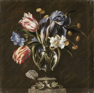 Tulpen, Narzissen, Schwertlilien und andere Blumen in einer Glasvase auf einem skulptierten Stand, mit einem Schmetterling von Juan de Arellano