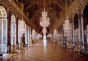 Architektur: Blick auf die Galerie des Glaces in Versailles, restauriert von Architekt Jules Hardouin-Mansart und gebaut von 1678 bis 1684 von Jules Hardouin Mansart