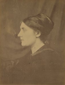 [Unbekannte Frau im Profil]