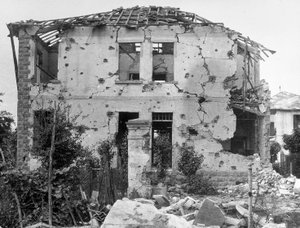 Die Bombardierungen von Sermide. Schnappschuss eines Hauses