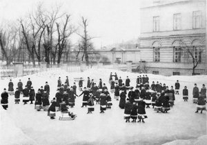 Schülerinnen des Smolny-Instituts für edle Jungfrauen beim Winterspaziergang von Karl Karlovich Bulla