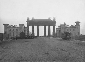 Das Moskauer Triumphbogen in St. Petersburg, 1890er Jahre