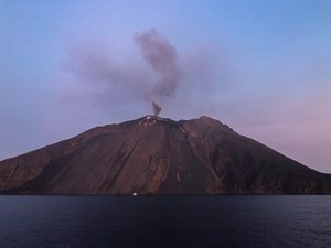 Stromboli unter Bewachung 2019 von Katha Wood