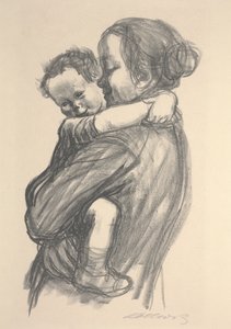 Junge mit Armen um den Hals der Mutter