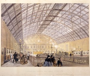 Innenansicht des Bahnhofs Charing Cross mit Zügen und dem Eisendach, London