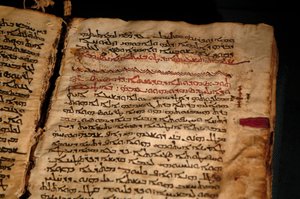 Evangelienbuch aus dem 5. Jahrhundert wurde im 8. Jahrhundert gelöscht und dann überschrieben mit rel...