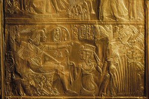 Detail der Jagdvögel mit Bogen und Pfeil auf Kanopenschrein, Gold, König Tutanchamun, 2004