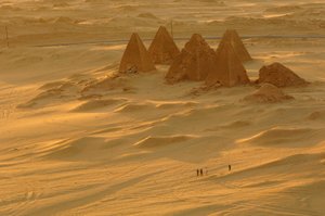 Gebel Barkal, Tempelkomplex, Pharao Taharka, Mut-Tempel, B300, Stadt Kareima, Nilfluss..., 2007 (Foto)