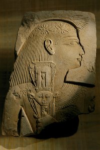 Kalksteinrelief einer Frau mit Sistrum, einem Musikinstrument, Neues Reich, 2002