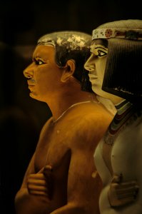 Bemalte Kalkstein-Statuen von Rahotep und Nofret von Kenneth Garrett