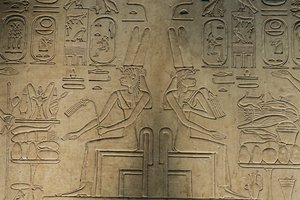 Relief aus Abydos, Göttin Mut, Artefakt; Ägypten, 2005