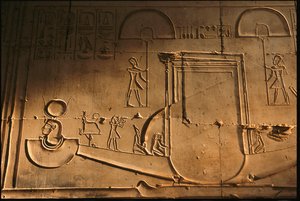 Relief der Barke aus dem Tempel von Sethos I, Abydos, Ägypten