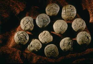 Runde Bullae; Artefakt, Oxus-Zivilisation; Turkmenistan; Gonor Depe Fundstätte; Victor Sarianidi, 2004 (Foto)