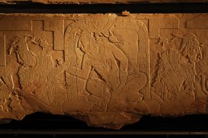 Tempel 21 Thronbank, Schnitzerei von König Akhal Mo Nab, Palenque, Mexiko, 2005 (Foto)